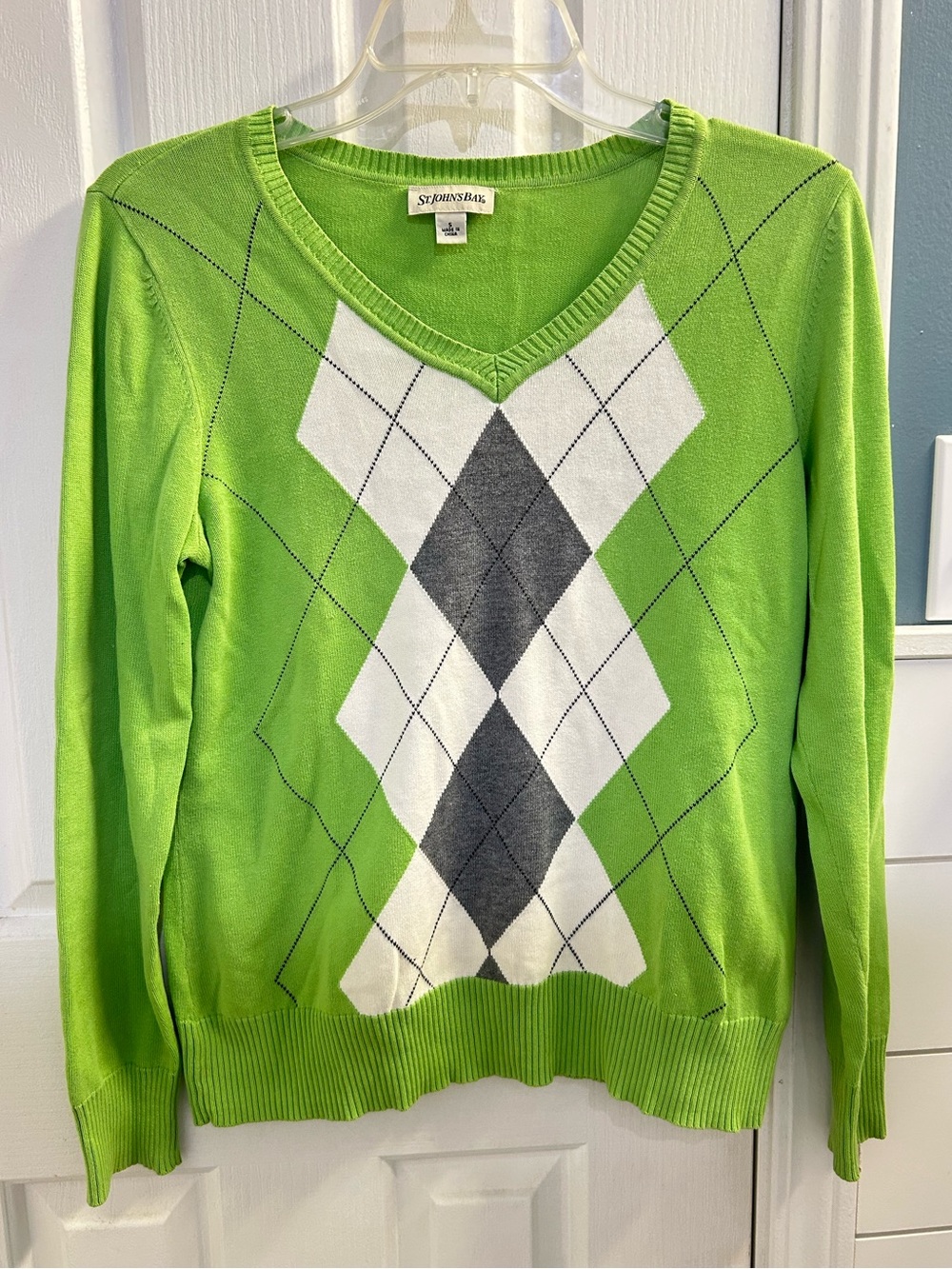 VINTAGE ST. JOHN’S BAY GREEN & WHITE ARGYLE VNECK SWEATER